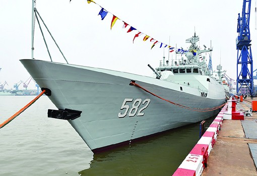 Trước đó, ngày 25/2/2013, Trung Quốc cũng đã bàn giao tàu hộ vệ Bạng Phụ, Type 056, số hiệu 582 cho Hạm đội Nam Hải. Tàu này có lượng giãn nước 1.300 tấn, tốc độ cao nhất 25 hải lý/giờ, thủy thủ đoàn 60 người, có khả năng săn ngầm, chống ngư lôi và tác chiến mặt nước, dùng cho tác chiến biển gần như biển Đông.
